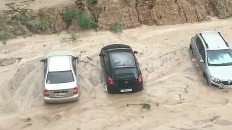 Лужи глубже метра: мощнейший ливень вызвал потоп в Волгограде — Daily Storm