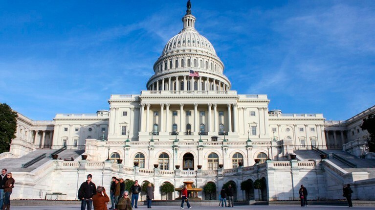 Сенат США принял резолюцию о защите официальных лиц от допросов иностранных властей — Daily Storm