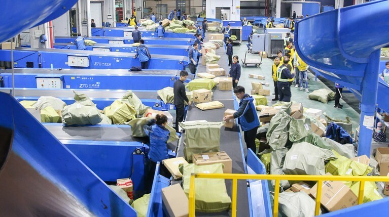 Снижение беспошлинного лимита на покупки в иностранных интернет-магазинах коснется только 5% россиян Фото: © GLOBAL LOOK press/Ding Ting