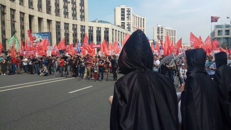 Куда идти, когда идти некуда? Чиновники не знают, что делать с пенсионными протестами — Daily Storm