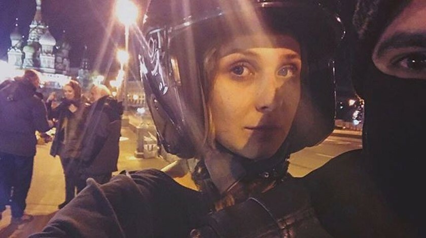 Dailystorm - ФСБ не дала участнице Pussy Riot улететь в Лондон