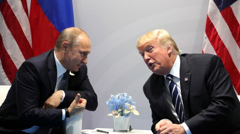 СМИ раскрыли содержание записки, переданной Путиным Трампу в Хельсинки — Daily Storm