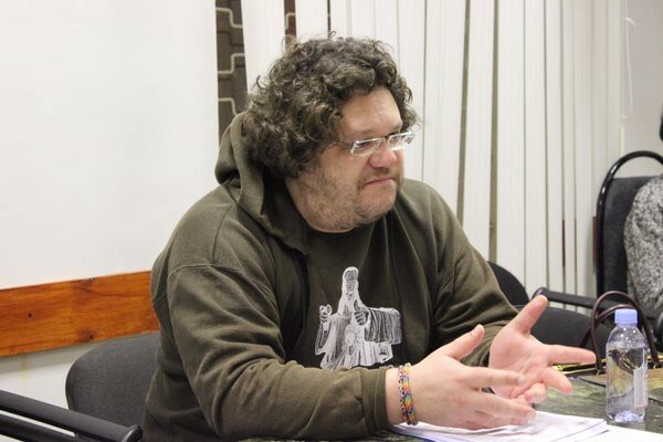Сам Артем Любимов отрицает наличие у него американского паспорта