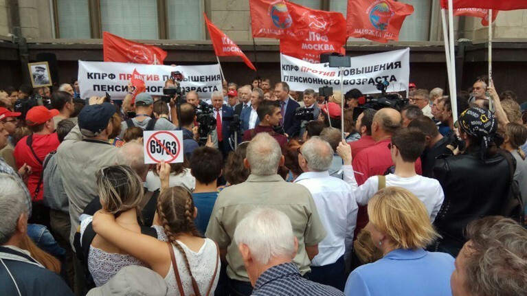 Активистов задержали у Госдумы за «похороны» «Единой России» — Daily Storm