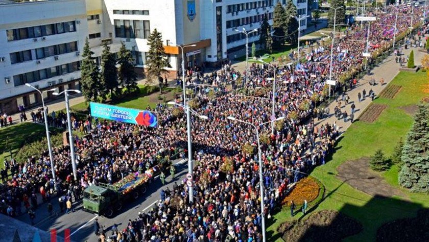 Dailystorm - В Донецке около 200 тысяч человек простились с погибшим главой ДНР Александром Захарченко