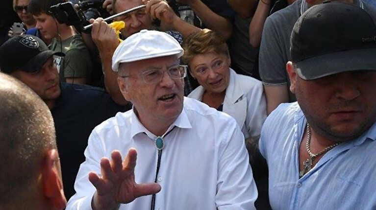 Жириновский устроил драку на митинге «Дожить до пенсии» — Daily Storm