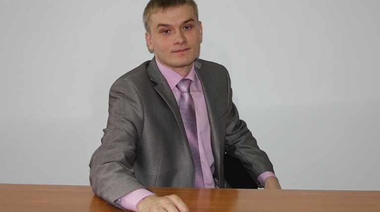 Коммунистам предлагали снять с выборов главы республики Валентина Коновалова, утверждает газета