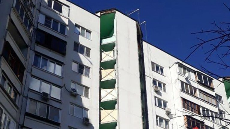 В управе района Марьино не берут трубку, поэтому не удалось выяснить, почему дом стоял без окон