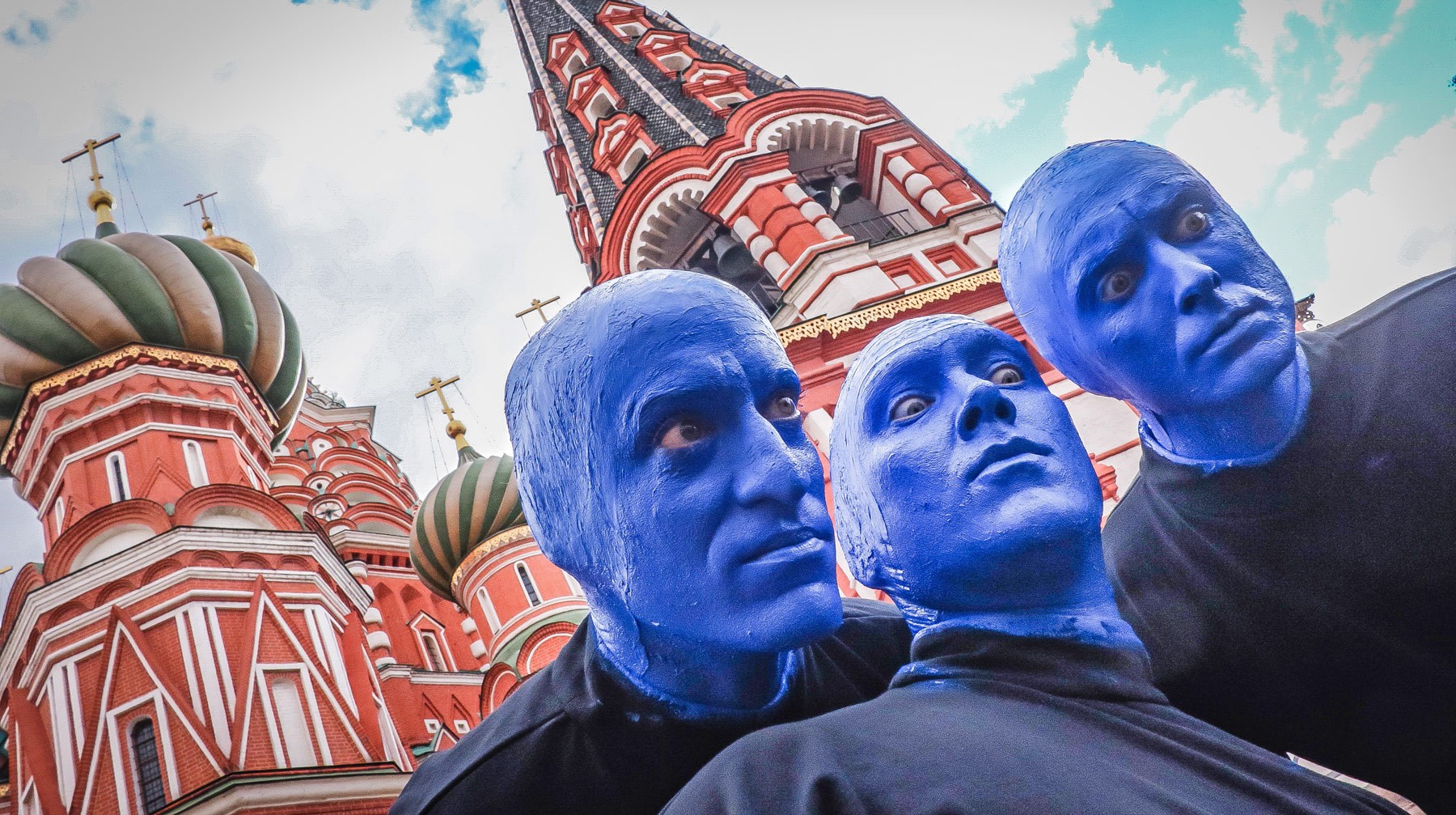 Showing blue. Голубые в Москве фото. Мимы в синем. Blue man Group. Blue man Group Moscow.