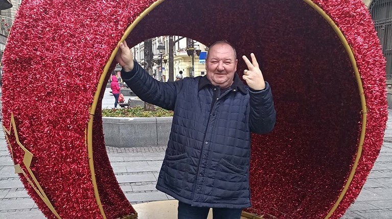 Журналиста собирались обвинить в попытке выяснить маршрут передвижения кортежа Владимира Путина, сообщают источники изданий