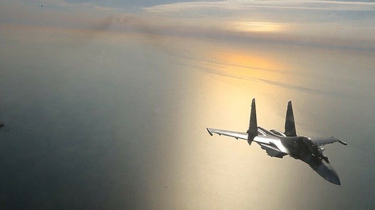 Киев опубликовал видео полета «российского Су-27» около украинских кораблей — Daily Storm