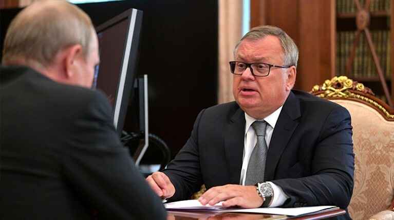 Глава ВТБ заявил, что Путин в целом поддержал его идею дедолларизации экономики — Daily Storm
