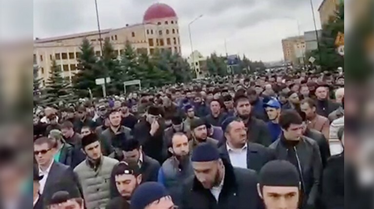 Митингующие в Магасе зачитали обращение к Путину — Daily Storm
