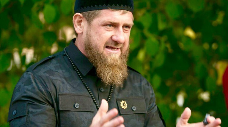 «Будешь горько жалеть!»: Кадыров жестко раскритиковал автора видео, кинувшего банку в пассажира метро — Daily Storm
