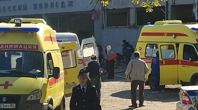 Взрыв прогремел в 12:00, учащиеся слышали выстрелы и видели людей с автоматами