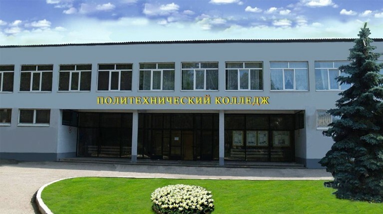На кадрах появился неизвестный, который мог быть сообщником Рослякова или просто его знакомым