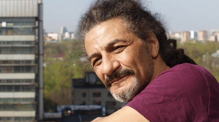 «С закрытым окном, в туалете, на подушке, с берушами — ничего не помогает» Герберт Моралеc