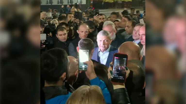 Вячеслав Битаров пообещал, что обратится к Владимиру Путину с просьбой закрыть предприятие