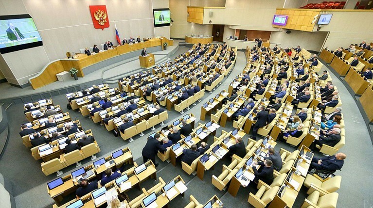 Предложивший такой вариант Юрий Напсо считает, что повышение возраста для покупки оружия не улучшит ситуацию Фото: © duma.gov.ru