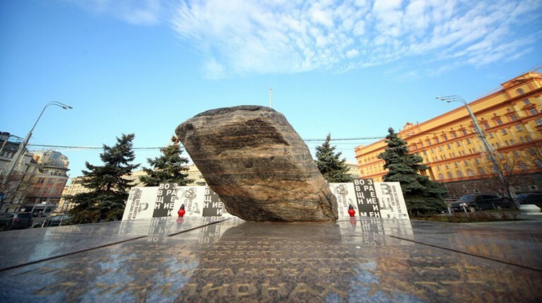 Москалькова, Собчак и Явлинский на Лубянке почтили память жертв репрессий — Daily Storm
