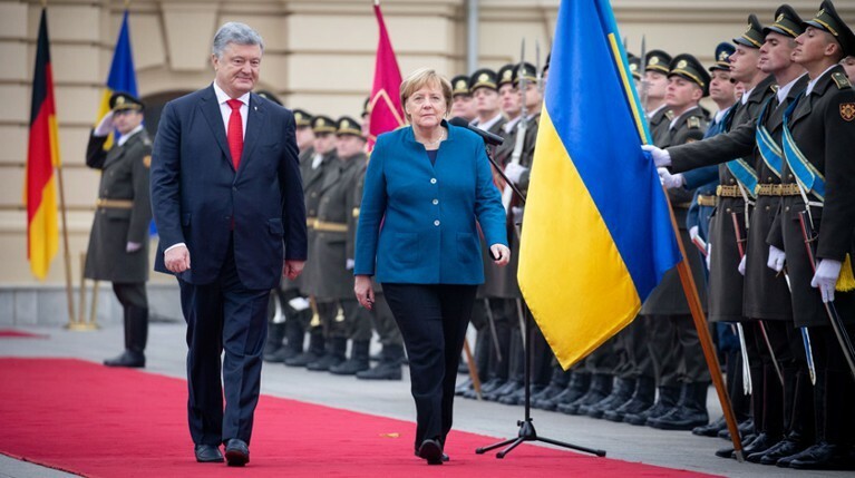 Меркель по-украински поприветствовала солдат ВСУ — Daily Storm