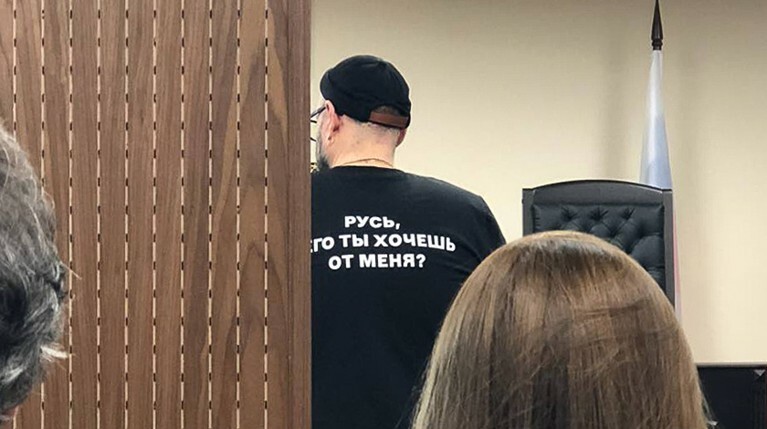 Серебренников пришел на заседание суда в футболке с цитатой из «Мертвых душ» — Daily Storm