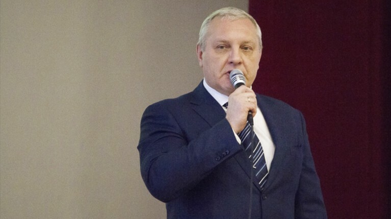 Депутат с Урала сказал, что с представителями СМИ нужно вести себя «как с женщинами» — пожестче
