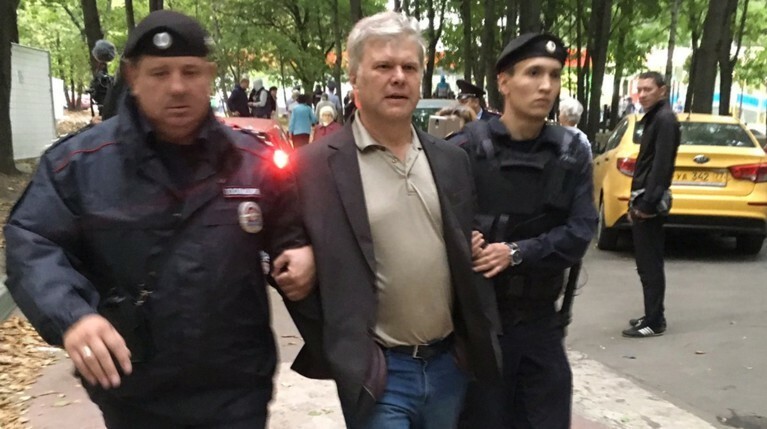 К штрафам также приговорили муниципальных депутатов и активистов, сообщил Сергей Митрохин
