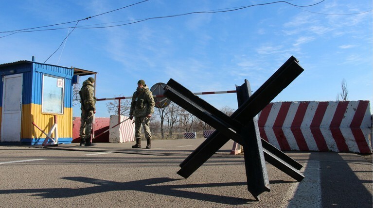 Украинские войска собираются захватить территорию Приазовья, которая сейчас находится под контролем ДНР, сообщили в МИДе