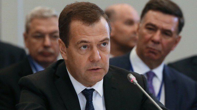«Не должен бронзоветь»: Медведев отметил важность критики со стороны депутатов — Daily Storm