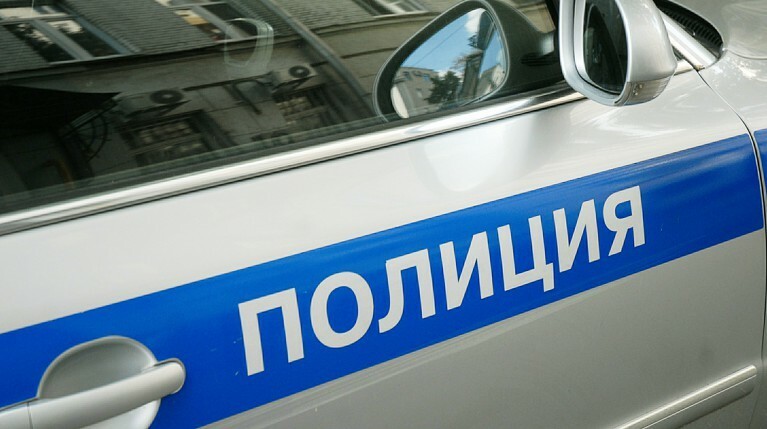 Неизвестные украли 10 миллионов рублей из автомобиля, врезавшегося в КПП в Домодедово — Daily Storm