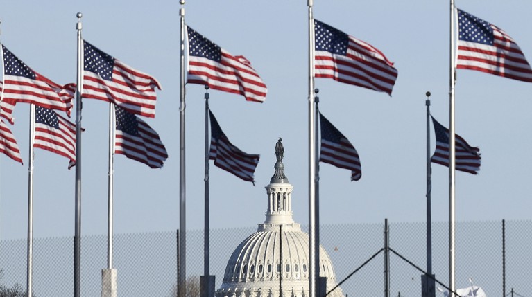 Трамп не возобновит работу правительства США при введении режима ЧП — Daily Storm