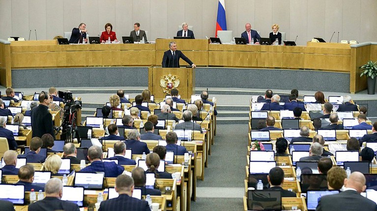 В Госдуме объяснили причину задержки рассмотрения законопроектов о фейках и оскорблении власти — Daily Storm