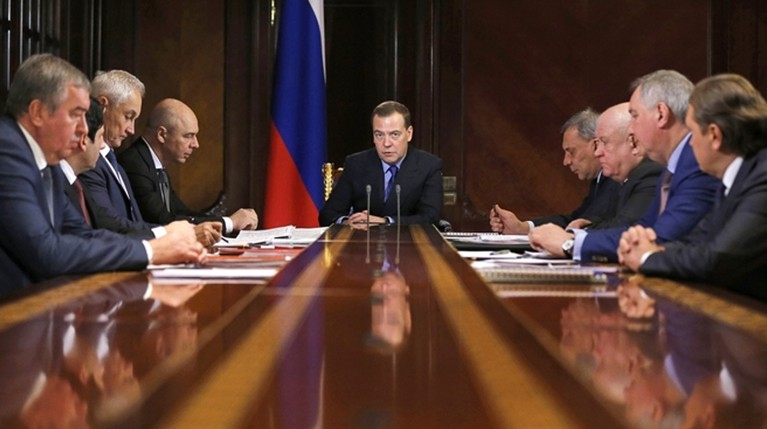 Медведев посоветовал «Роскосмосу» работать, а не болтать о полетах на Луну — Daily Storm