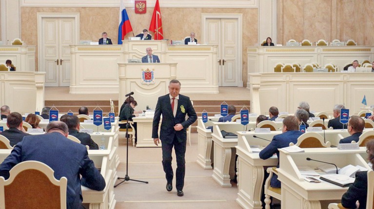 Парламентарий посоветовал врио губернатора Санкт-Петербурга поучиться у президента умению выслушать критику