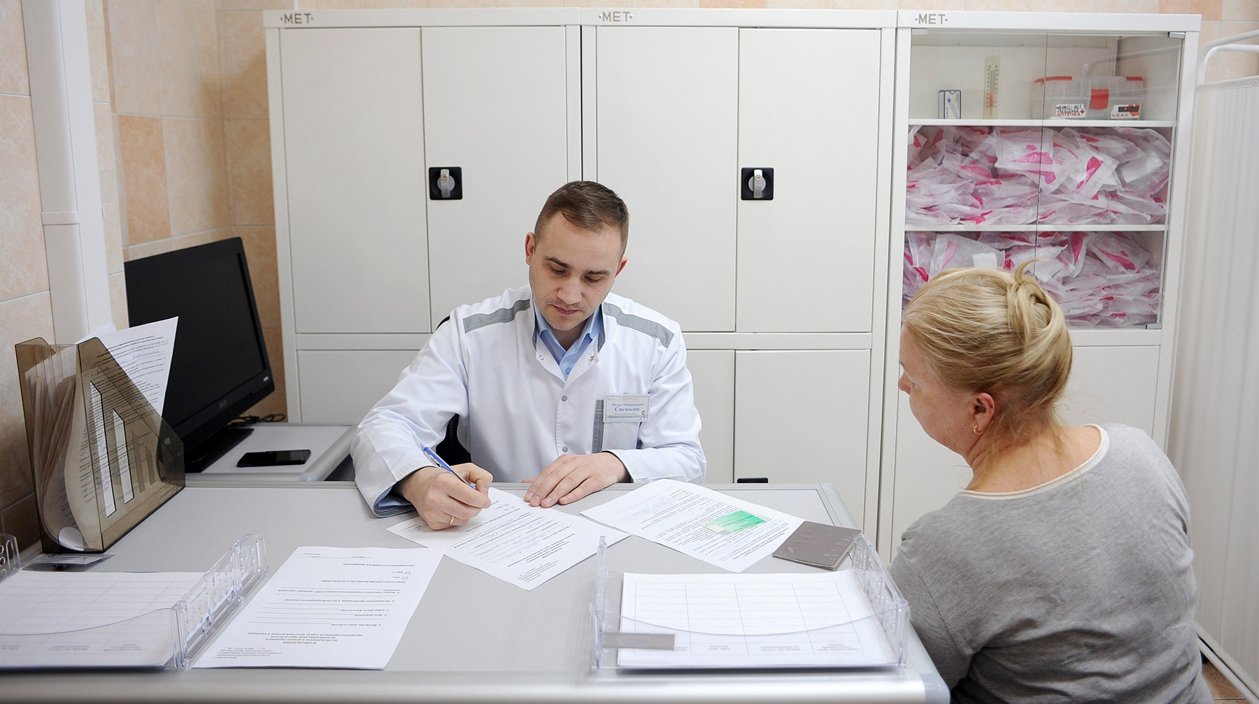 Предлагать госпитализацию нужно так, чтобы пациенты от нее отказывались, говорят о требованиях начальства врачи Фото: © Агенство Москва / Любимов Андрей