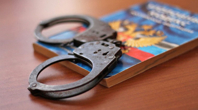Чиновника взяли с поличным при передаче взятки