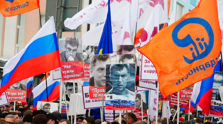 Участники митингов считают одной из своих главных целей привлечение внимания властей к недопустимости политических убийств