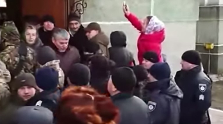 «Москалям здесь не быть»: захват радикалами храма УПЦ МП на Украине попал на видео — Daily Storm