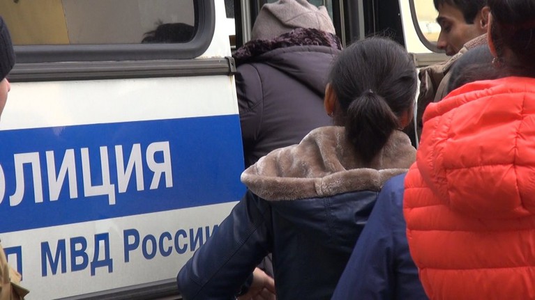Полиция задержала десятки мигрантов после «рейдов» по столичным рынкам — Daily Storm