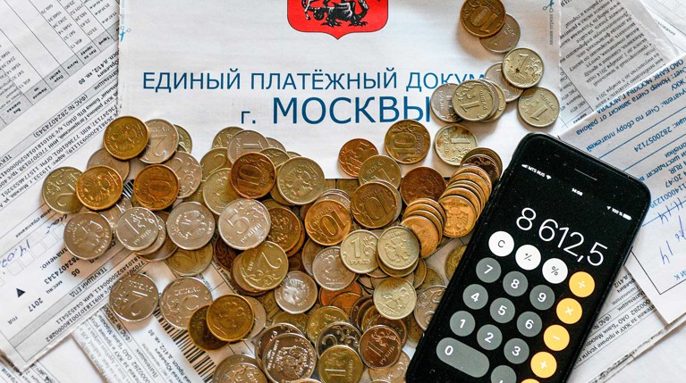 Многие граждане РФ переплачивают за услуги ЖКХ больше 100% себестоимости, заявил глава службы Игорь Артемьев