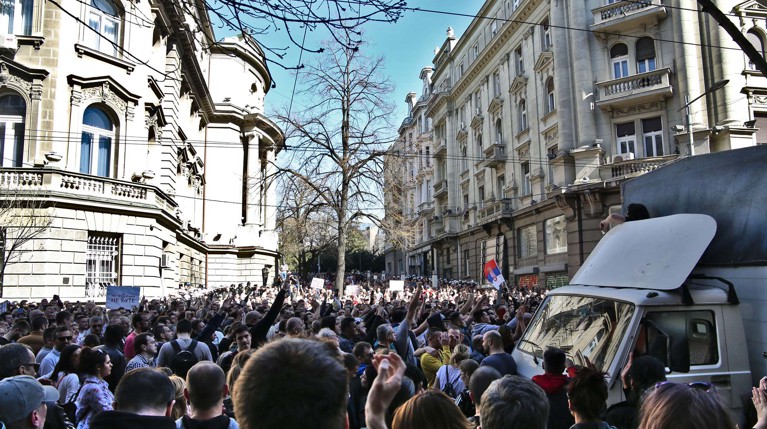 В Белграде протестующие заблокировали дворец президента Сербии — Daily Storm