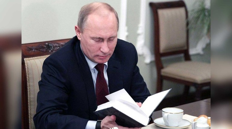 Также необходимо, чтобы искусство способствовало утверждению идеалов добра и справедливости, отметил президент РФ