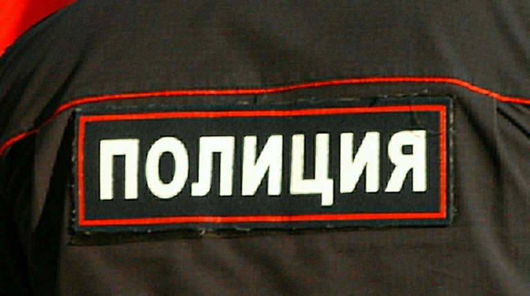 Полицейские изымают образцы всех печатных материалов в офисе, их проверят на экстремизм Фото: © GLOBAL LOOK press