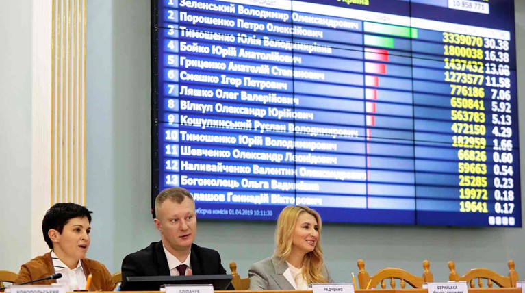 После подсчета почти 98% протоколов остальные кандидаты утратили такую возможность