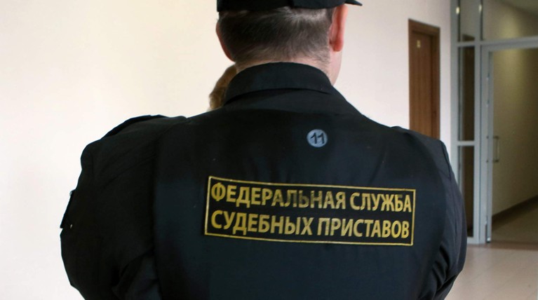 Мужчина напал с ножом на пристава в зале Тверского суда Москвы — Daily Storm