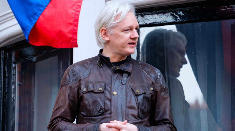 Сумма в один миллион долларов должна покрыть затраты основателя Wikileaks на юристов из Швеции, Великобритании и Эквадора