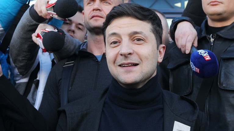 Зеленский предложил украинцам собрать свои вопросы к Порошенко — Daily Storm