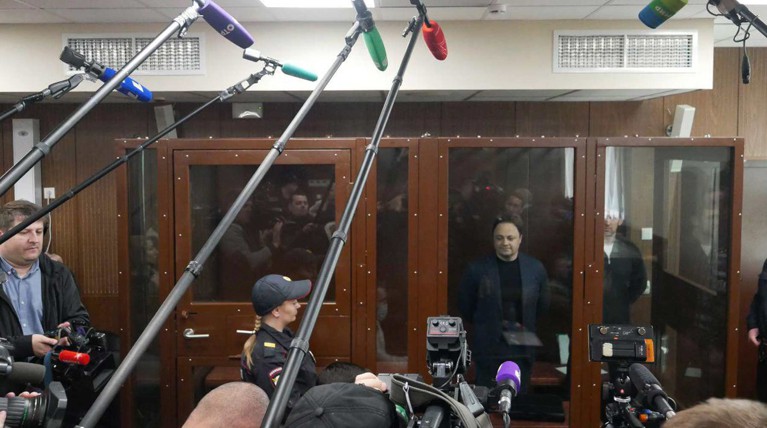 Бывшего чиновника признали виновным в получении взятки в особо крупном размере