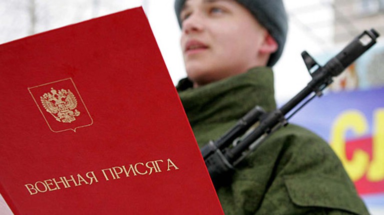 Экс-глава ВДВ также отметил, что число «срочников» будет постепенно сокращаться